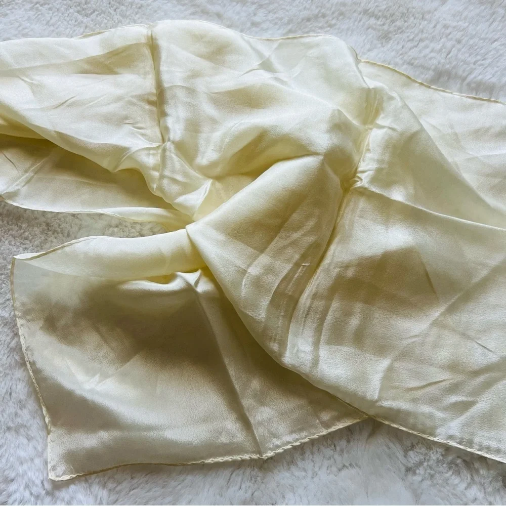 Vintage ELWYN NEW YORK SILK SCARF. Made in Japan.  Perfect condition.